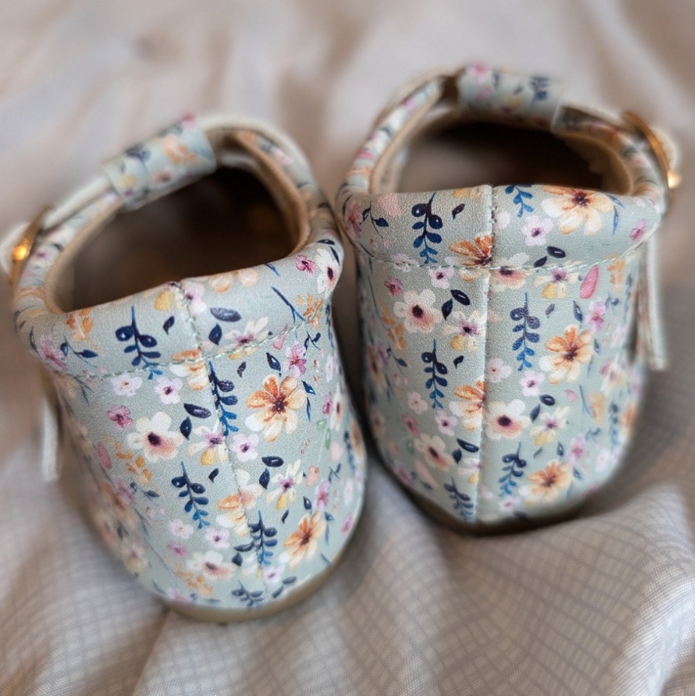 Floral Kids Shoes - Picture 2 of 5